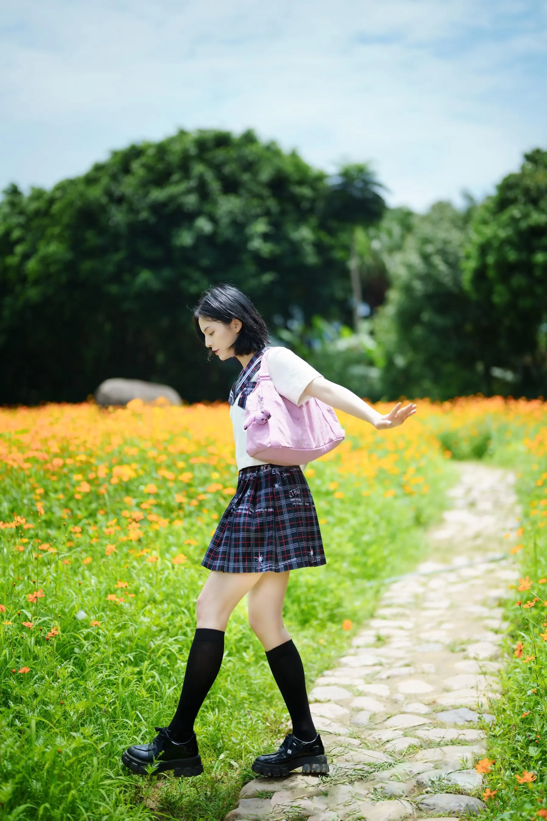 [YITUYU艺图语]2021.11.12 花田里的JK少女 dudu [51P]插图1